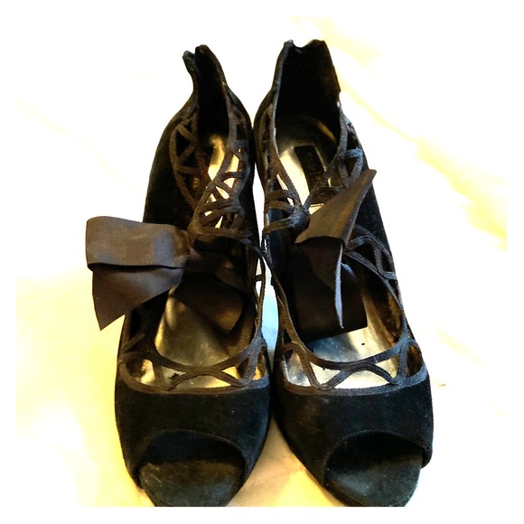 Black heels with ribbon details like new condition - Picture 1 of 3